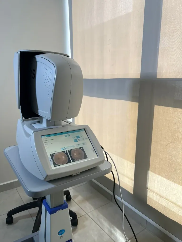 Rétinographe pour photographie du fond d’œil — ophtalmologue à Oulfa, Casablanca
